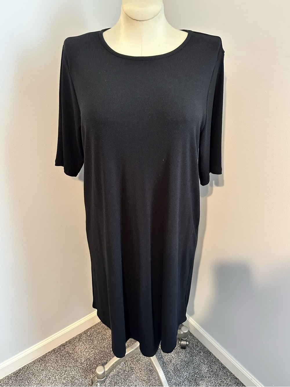 NWT Classic Black Short-Sleeve Ribbed Tunic Dress